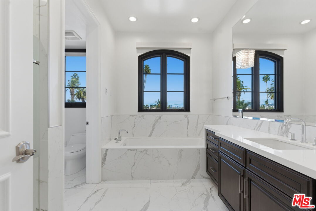 462 S Maple Dr Unit: PH