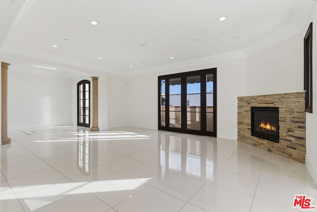 462 S Maple Dr Unit: PH