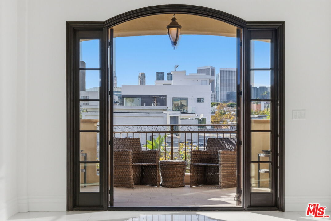 462 S Maple Dr Unit: PH