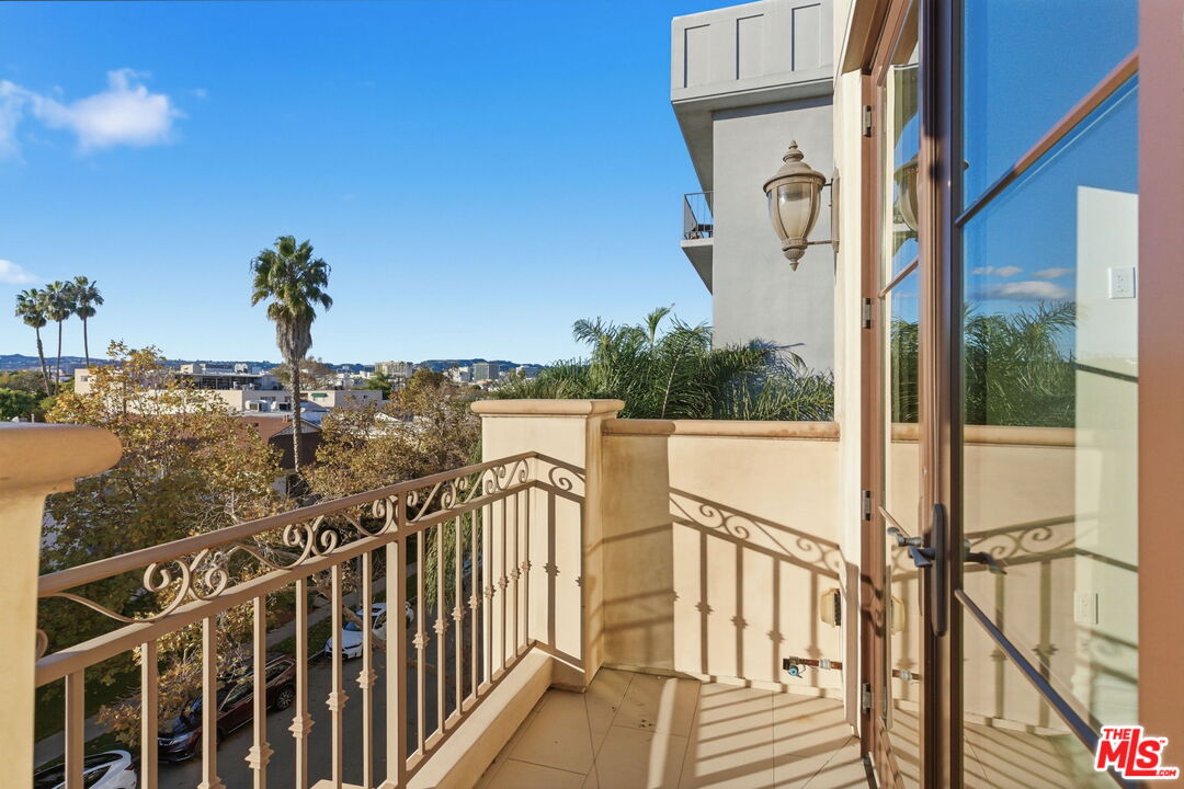 462 S Maple Dr Unit: PH