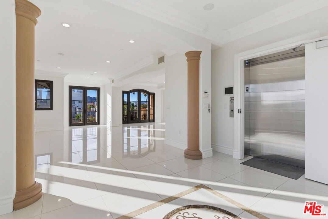 462 S Maple Dr Unit: PH