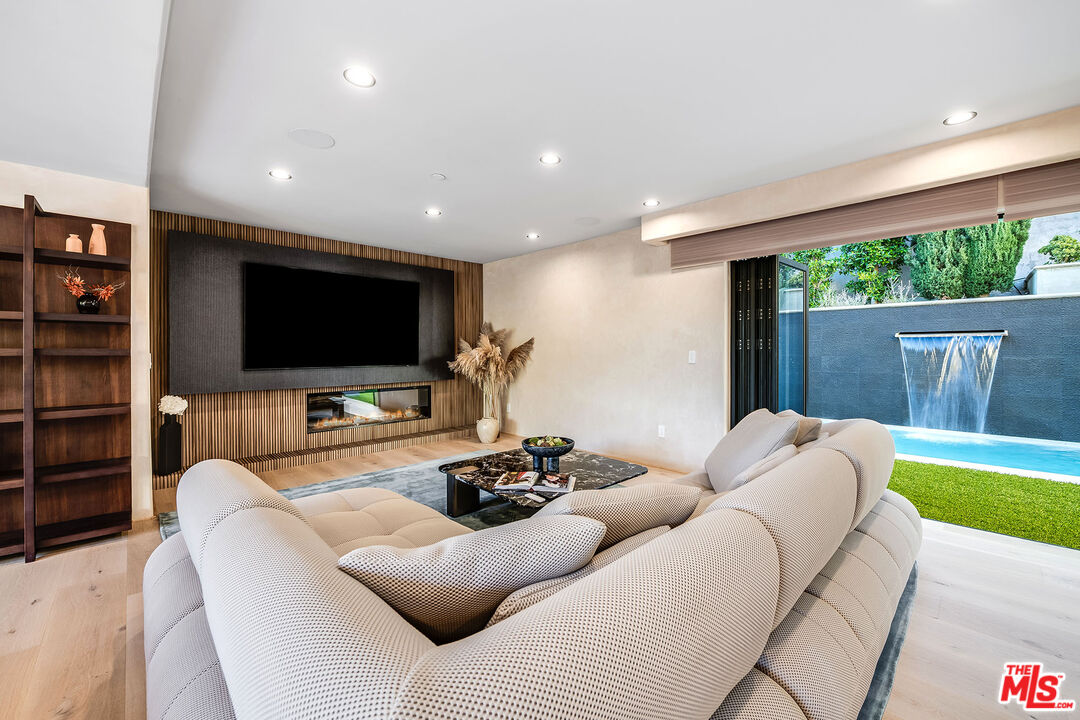 8721 Sunset Plaza Ter