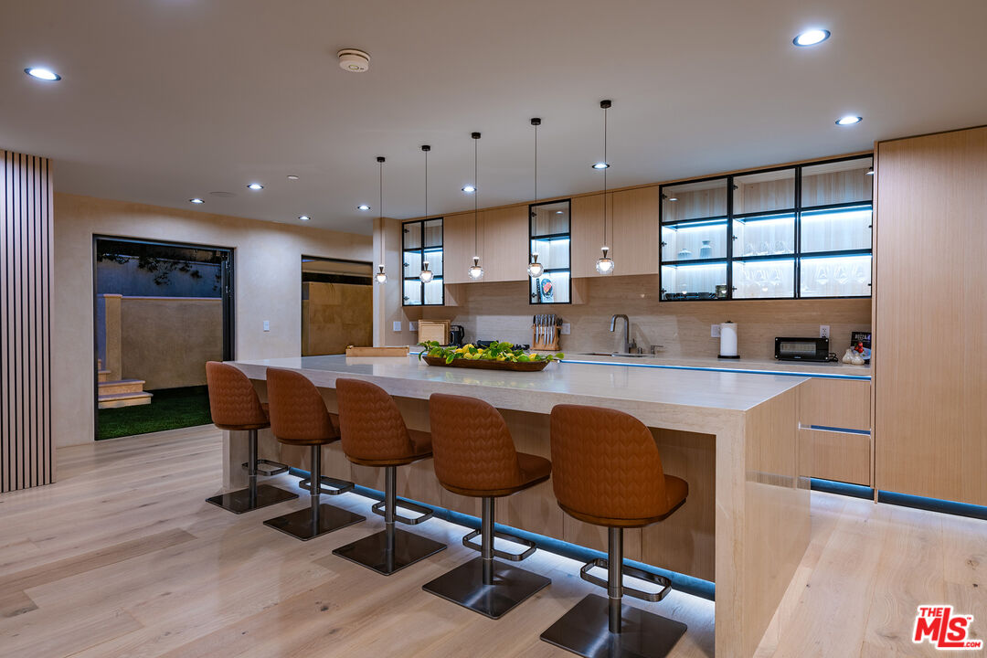 8721 Sunset Plaza Ter