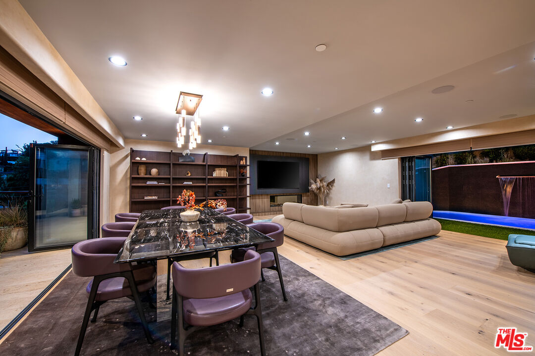 8721 Sunset Plaza Ter