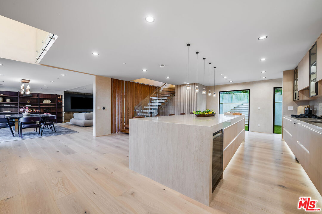 8721 Sunset Plaza Ter