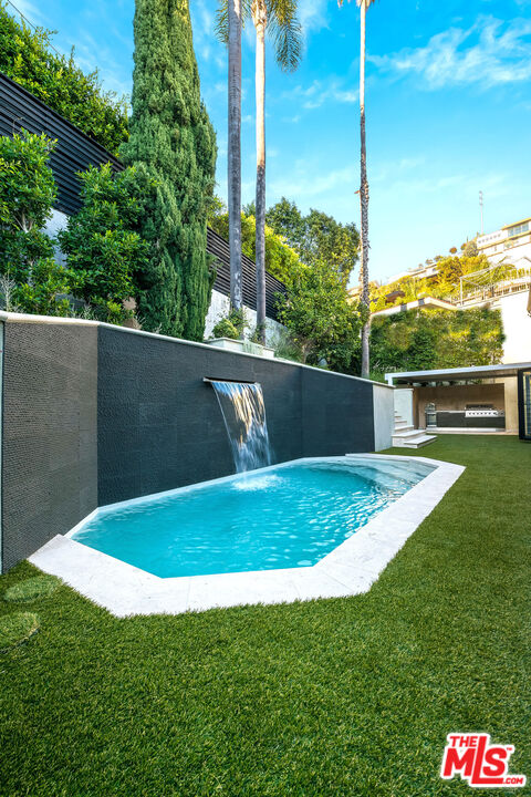 8721 Sunset Plaza Ter