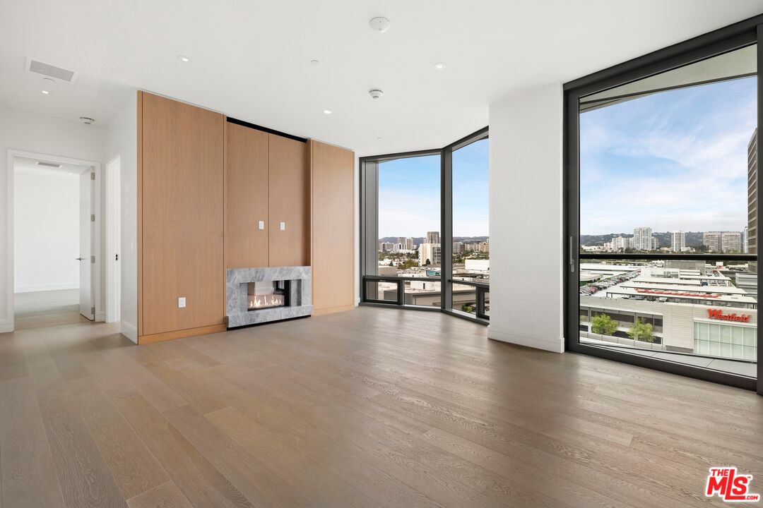 211 W Elm Ct Unit: 6E