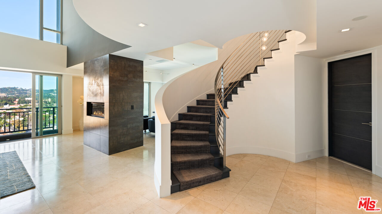 10727 Wilshire Blvd Unit: PH2