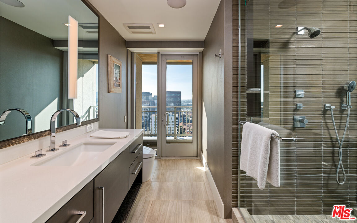 10727 Wilshire Blvd Unit: PH2