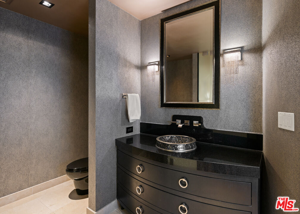 10727 Wilshire Blvd Unit: PH2