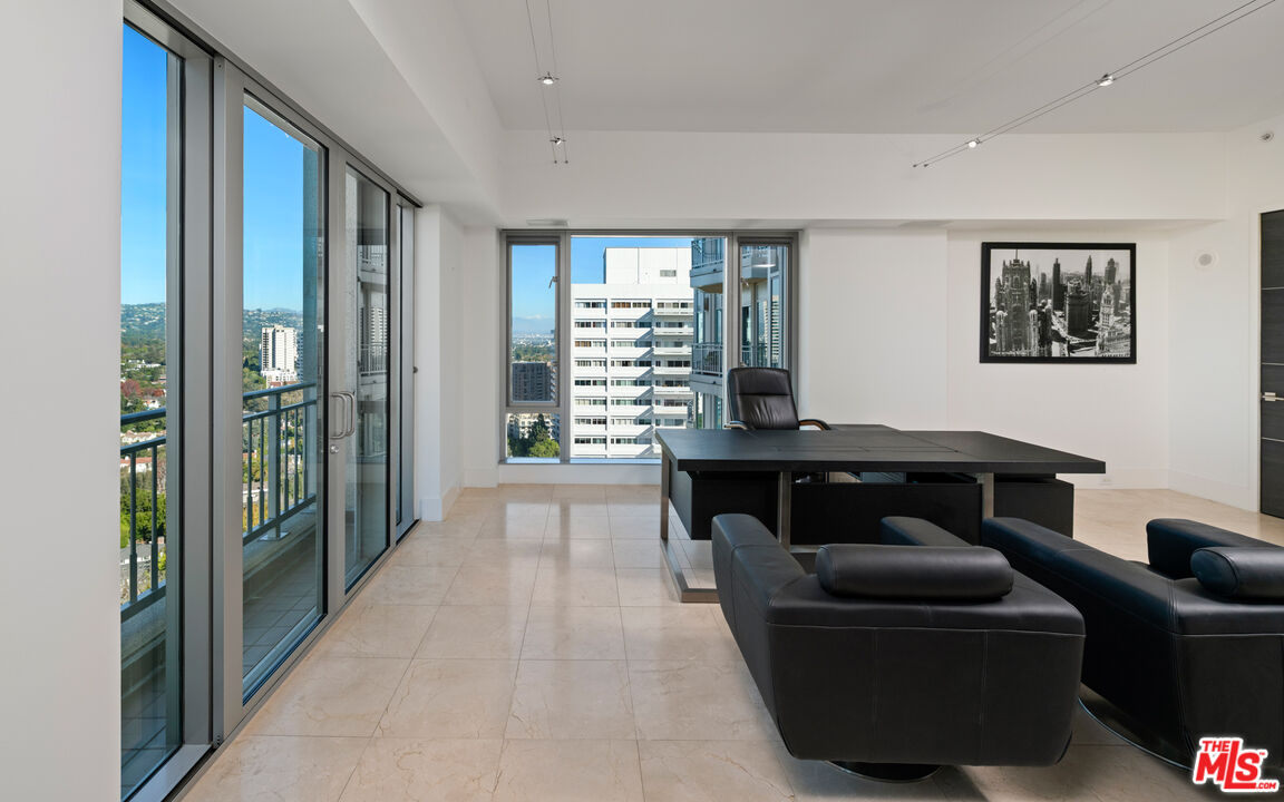 10727 Wilshire Blvd Unit: PH2