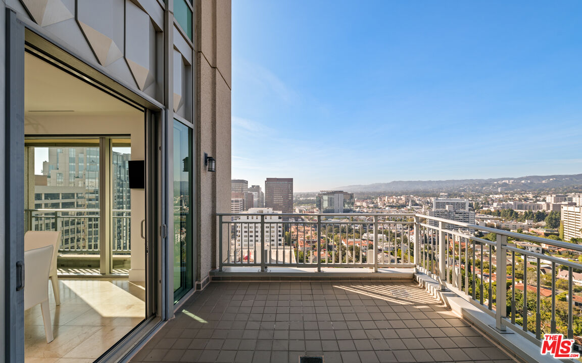 10727 Wilshire Blvd Unit: PH2