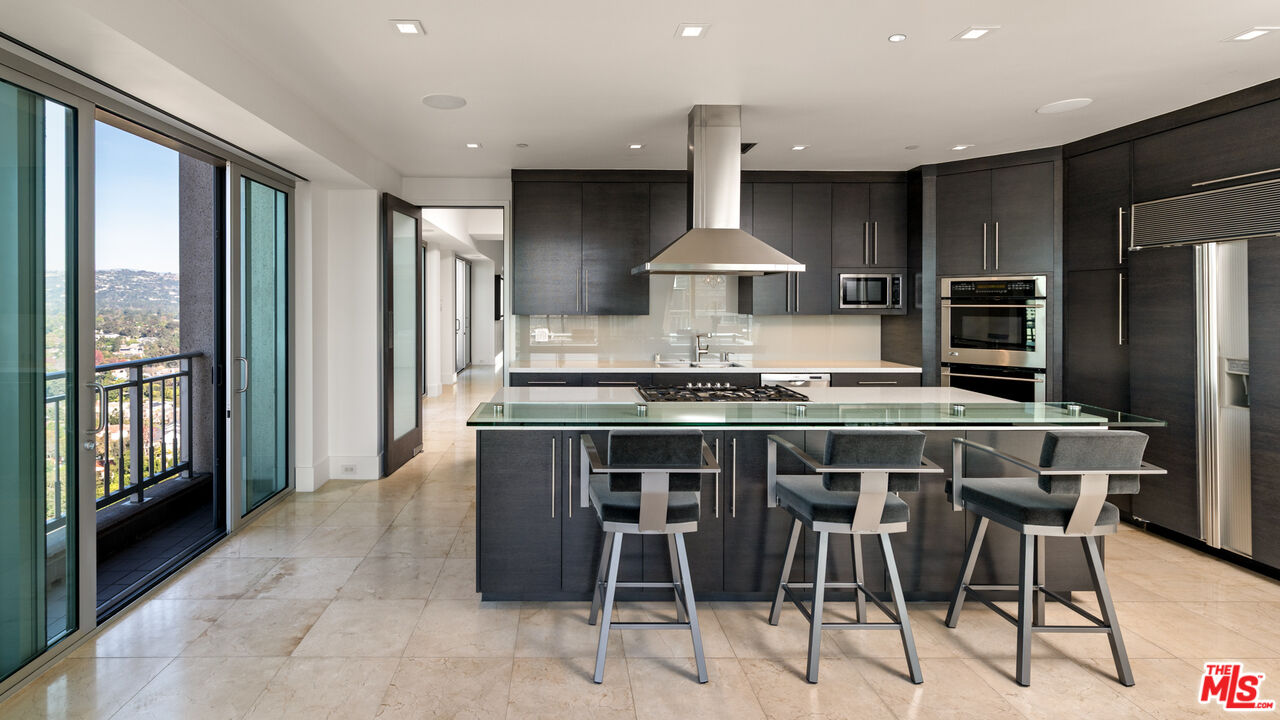 10727 Wilshire Blvd Unit: PH2