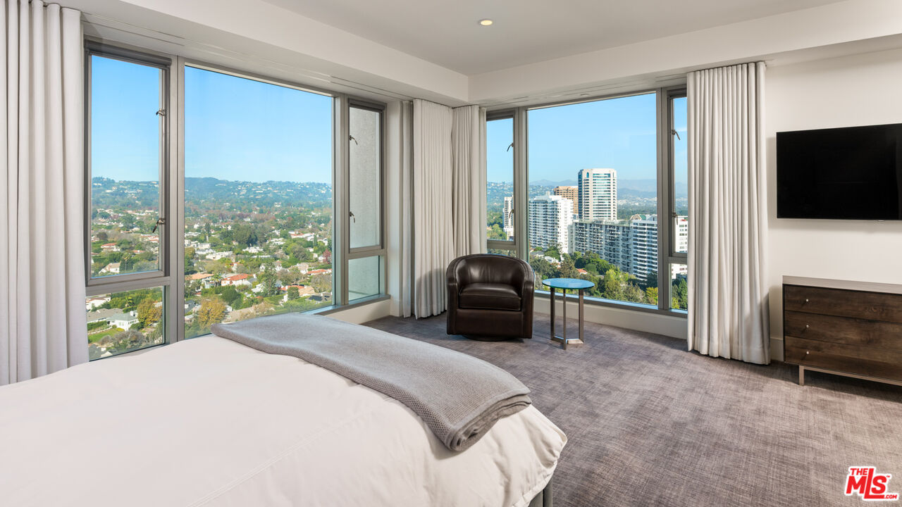 10727 Wilshire Blvd Unit: PH2