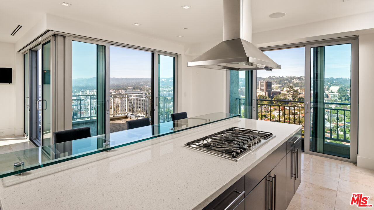 10727 Wilshire Blvd Unit: PH2