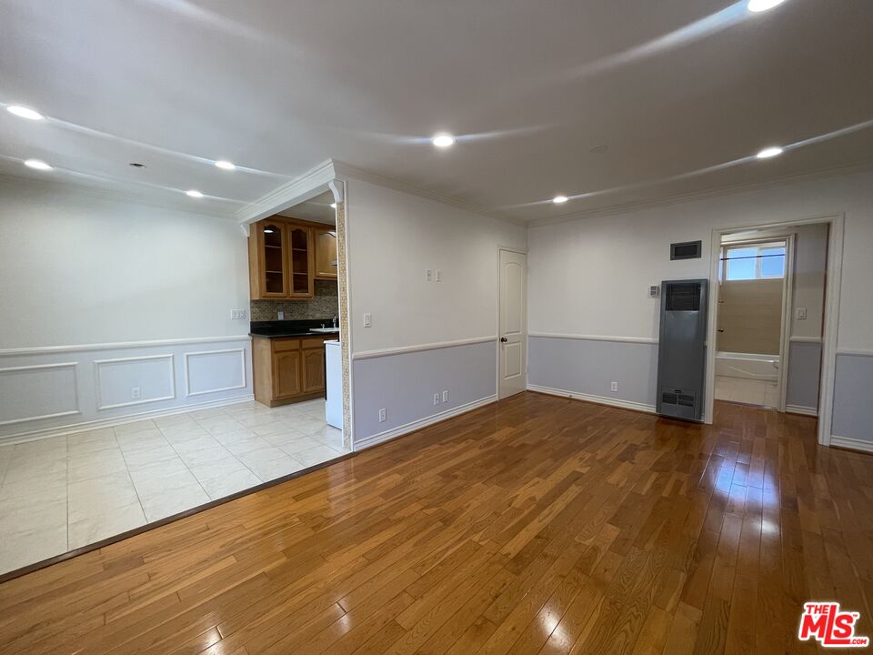 1126 N Formosa Ave Unit: 7