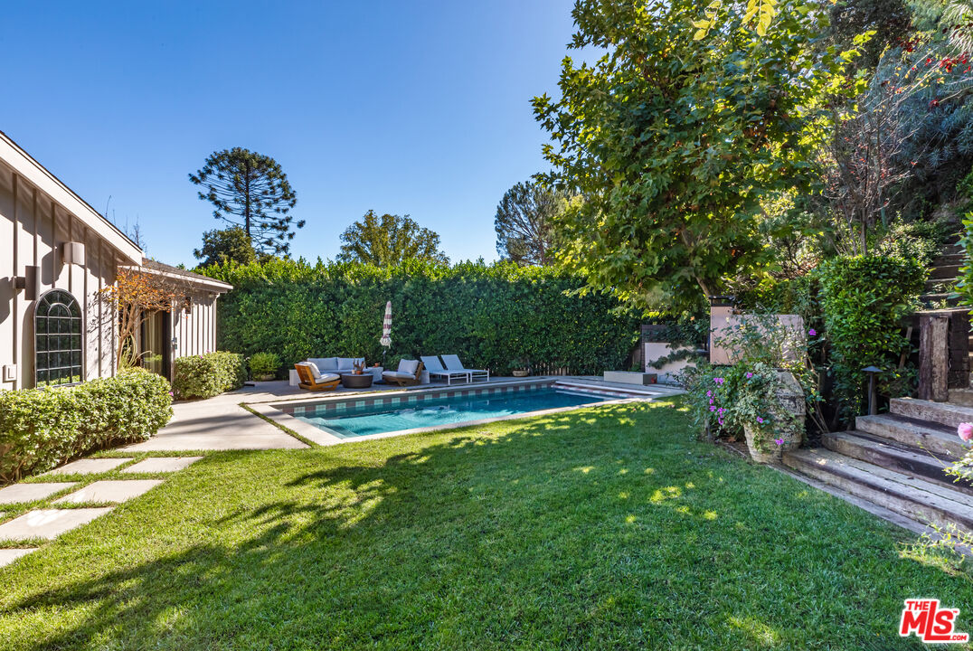 9024 Wonderland Park Ave