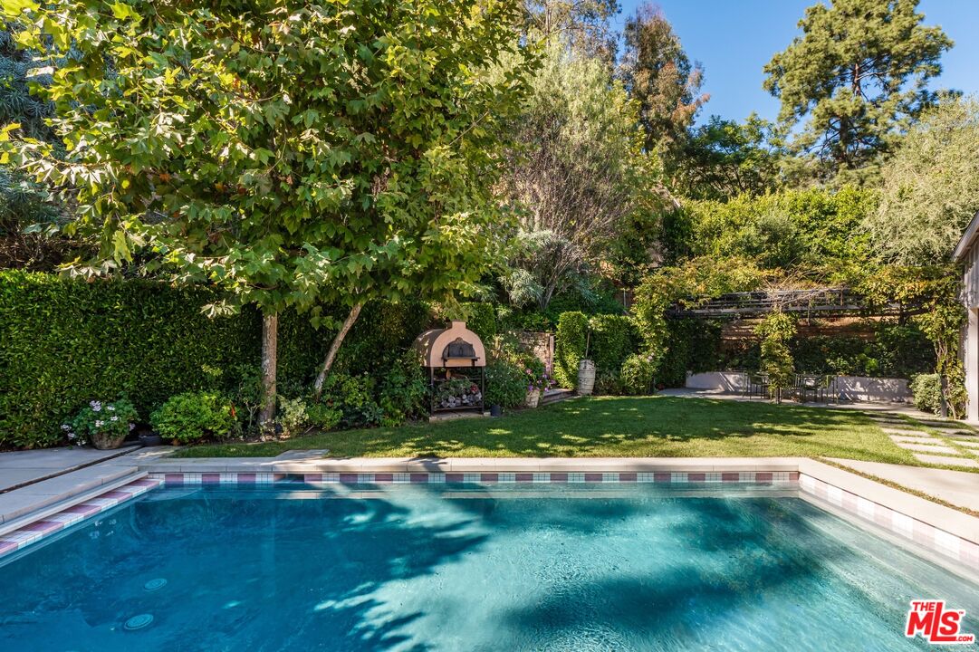 9024 Wonderland Park Ave