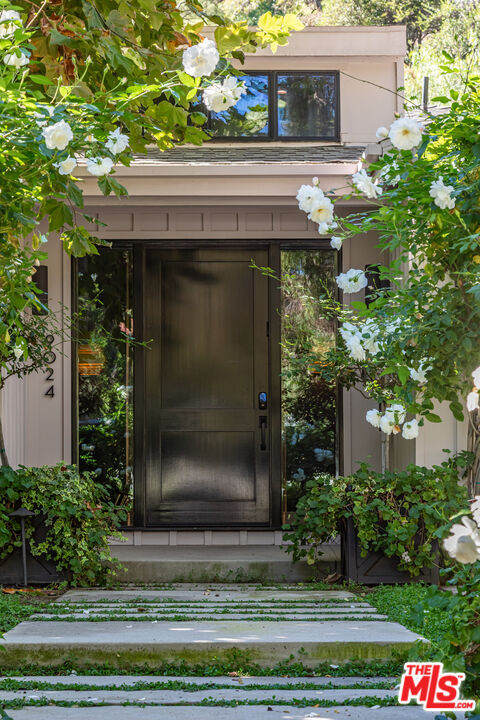 9024 Wonderland Park Ave