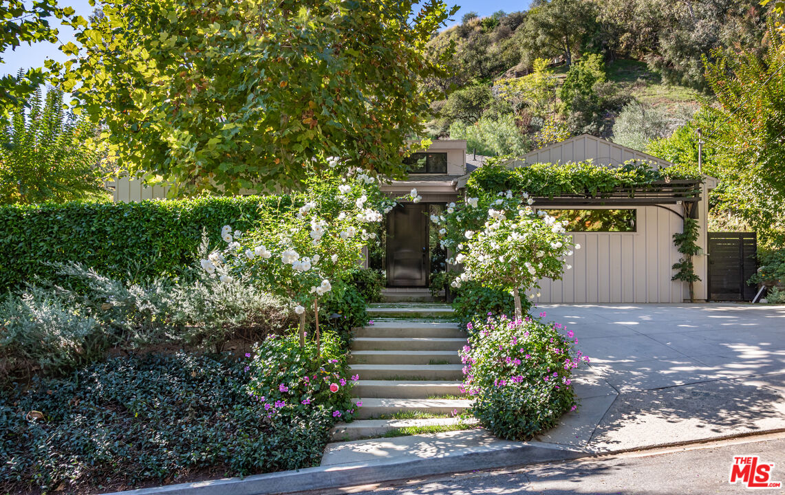 9024 Wonderland Park Ave