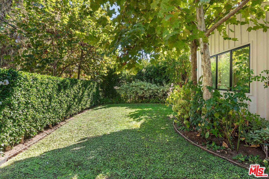 9024 Wonderland Park Ave