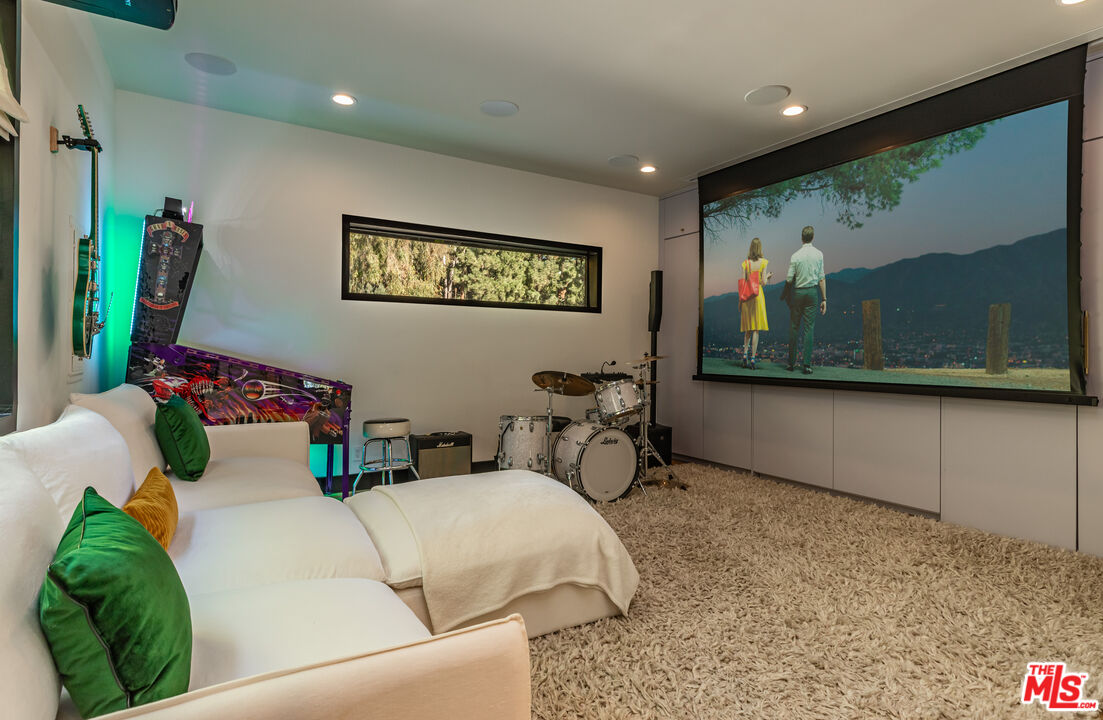 9024 Wonderland Park Ave