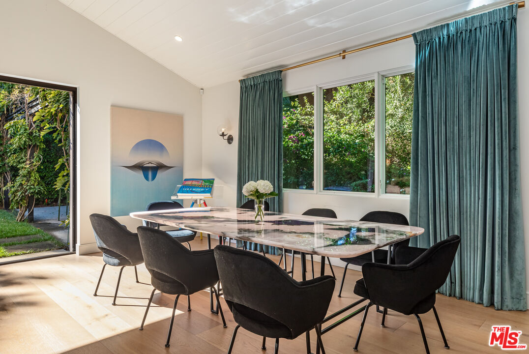 9024 Wonderland Park Ave