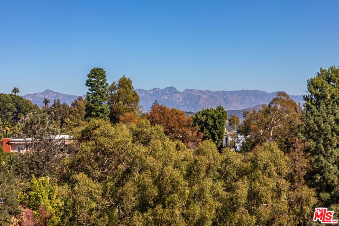 9024 Wonderland Park Ave