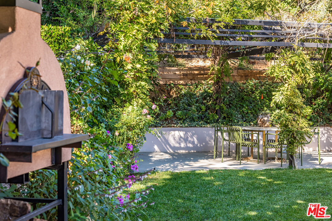 9024 Wonderland Park Ave