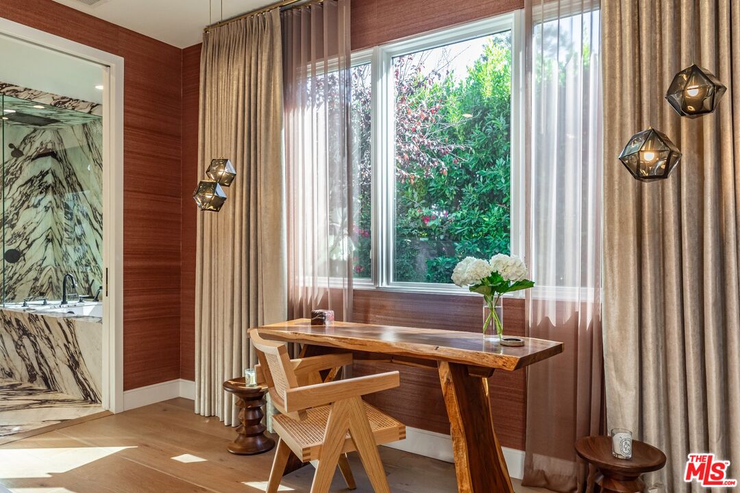 9024 Wonderland Park Ave