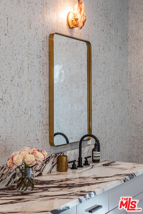 9024 Wonderland Park Ave