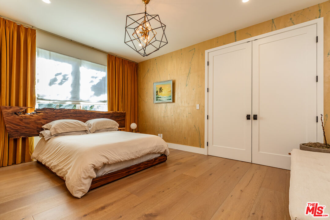 9024 Wonderland Park Ave