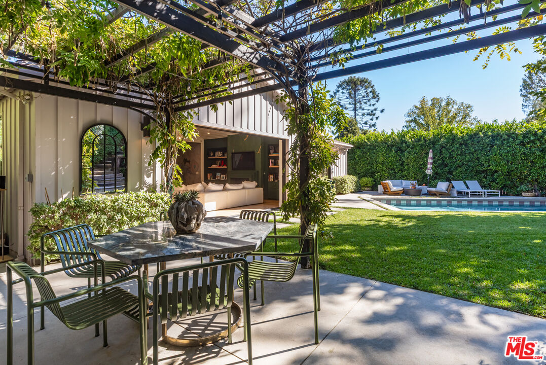 9024 Wonderland Park Ave