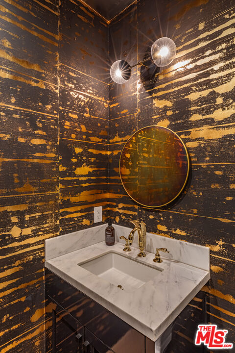 9024 Wonderland Park Ave