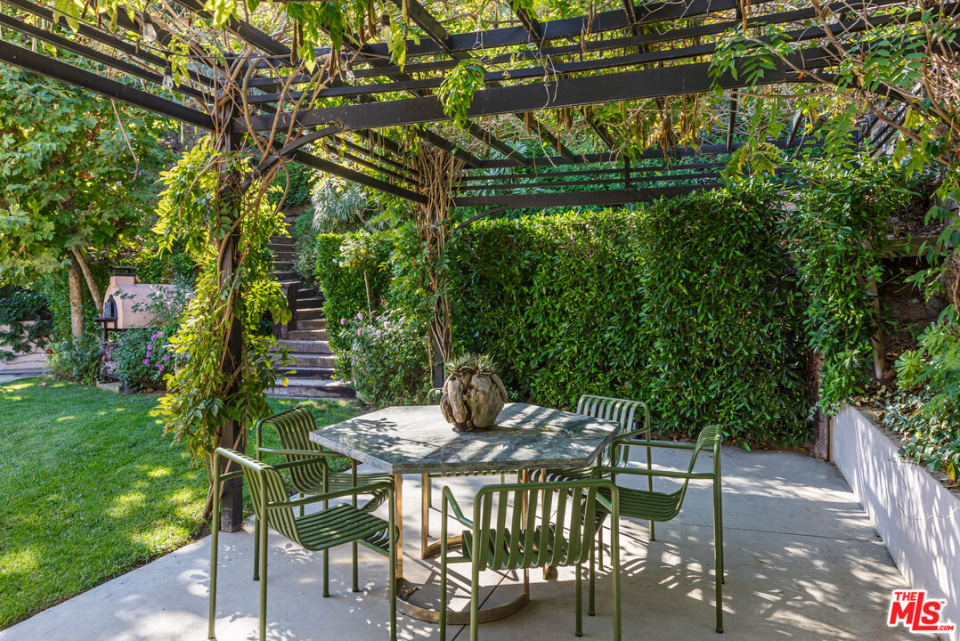 9024 Wonderland Park Ave