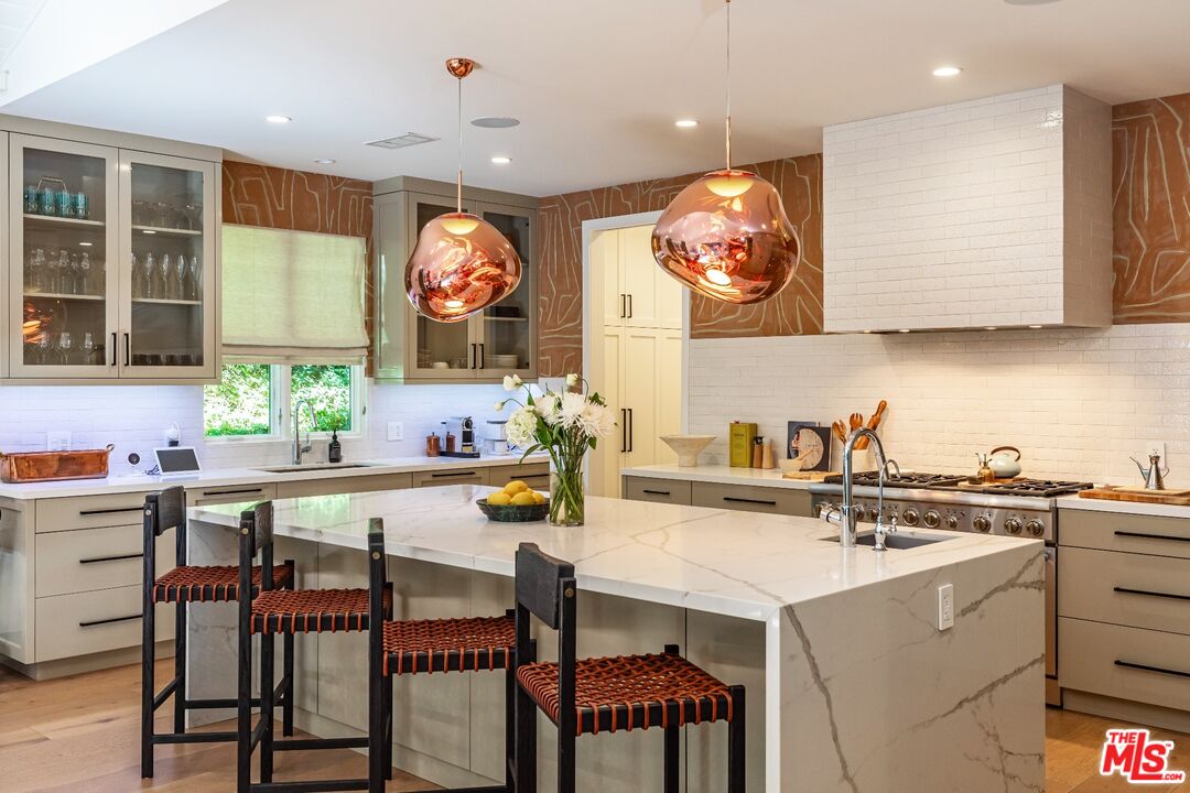 9024 Wonderland Park Ave