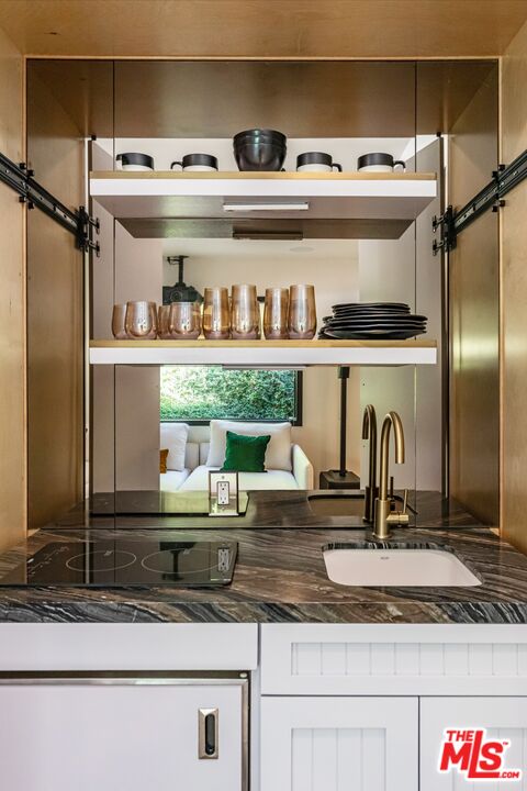 9024 Wonderland Park Ave