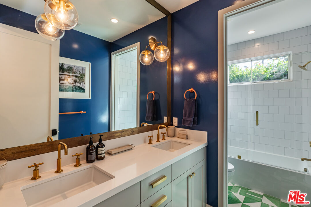 9024 Wonderland Park Ave