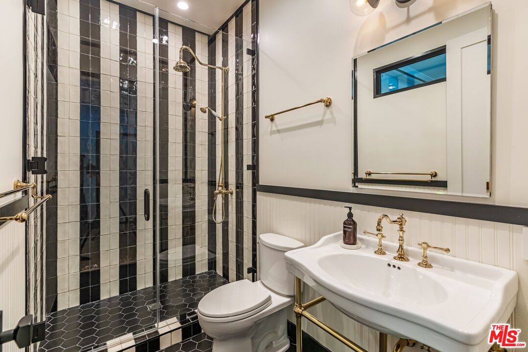 9024 Wonderland Park Ave