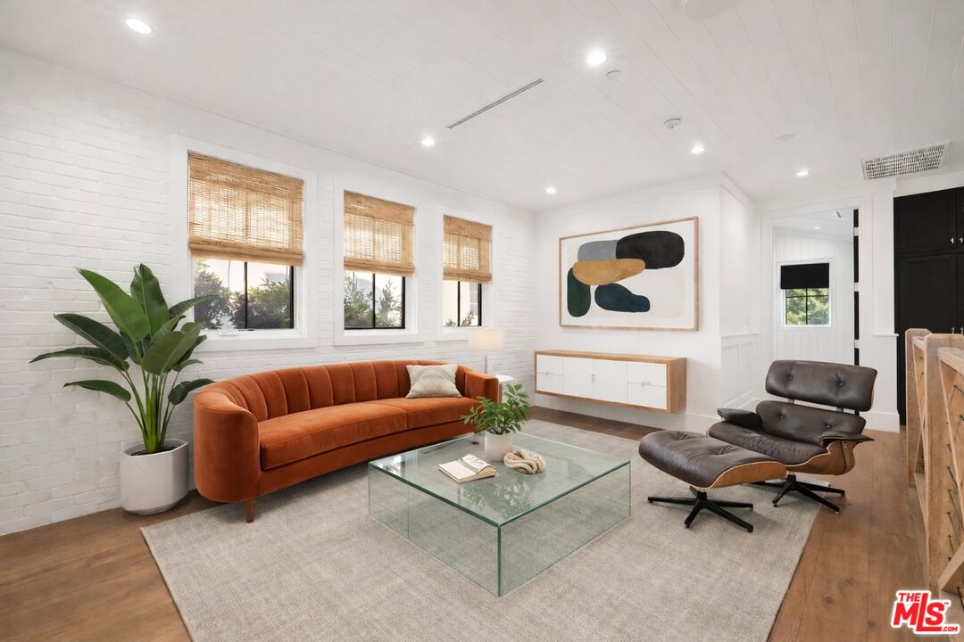 833 N Sierra Bonita Ave