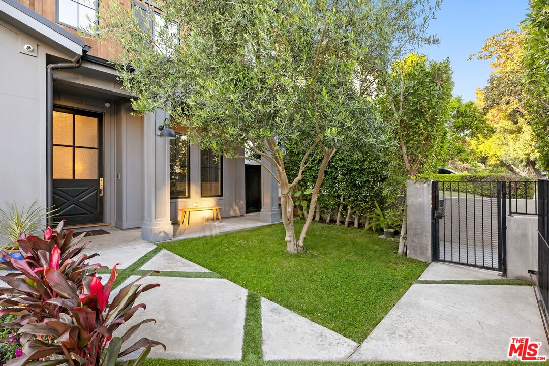 833 N Sierra Bonita Ave