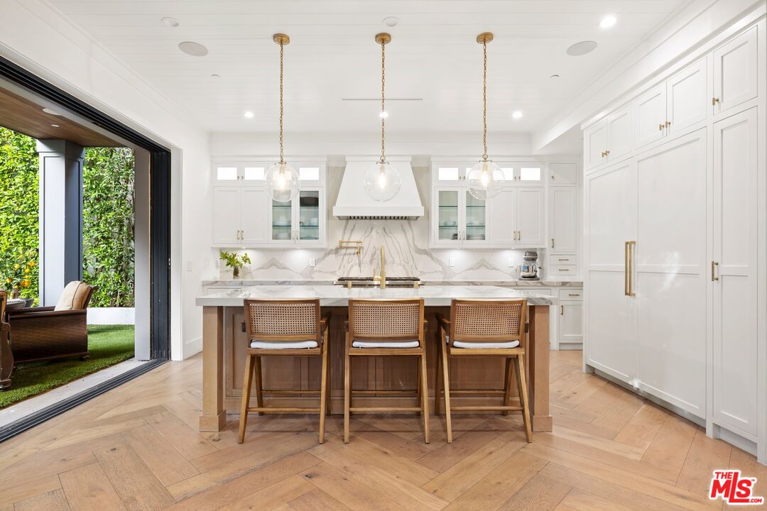 833 N Sierra Bonita Ave