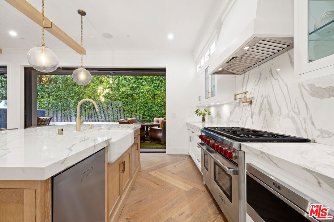 833 N Sierra Bonita Ave