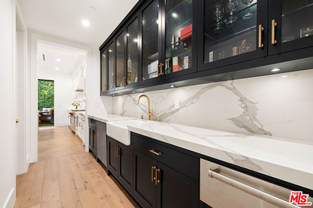 833 N Sierra Bonita Ave