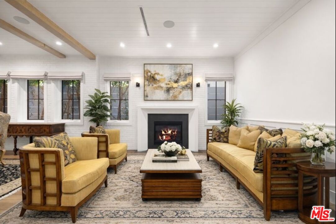 833 N Sierra Bonita Ave