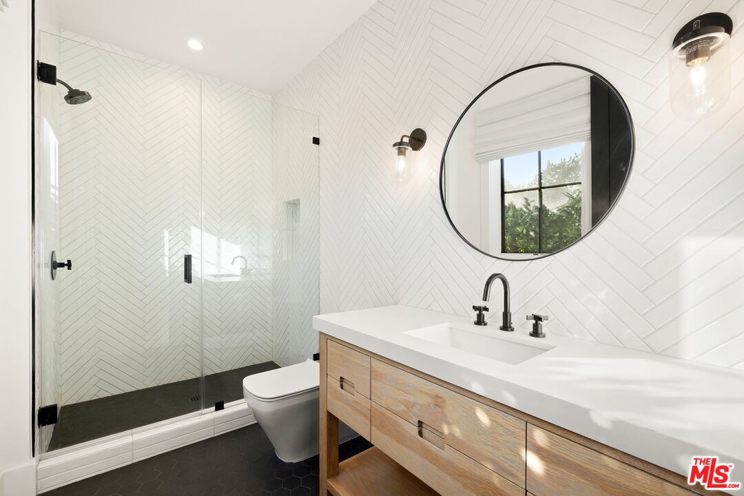 833 N Sierra Bonita Ave