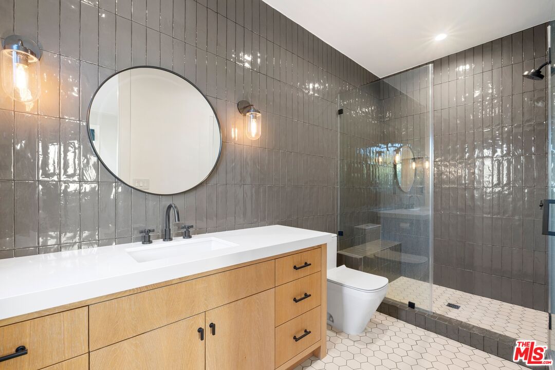 833 N Sierra Bonita Ave