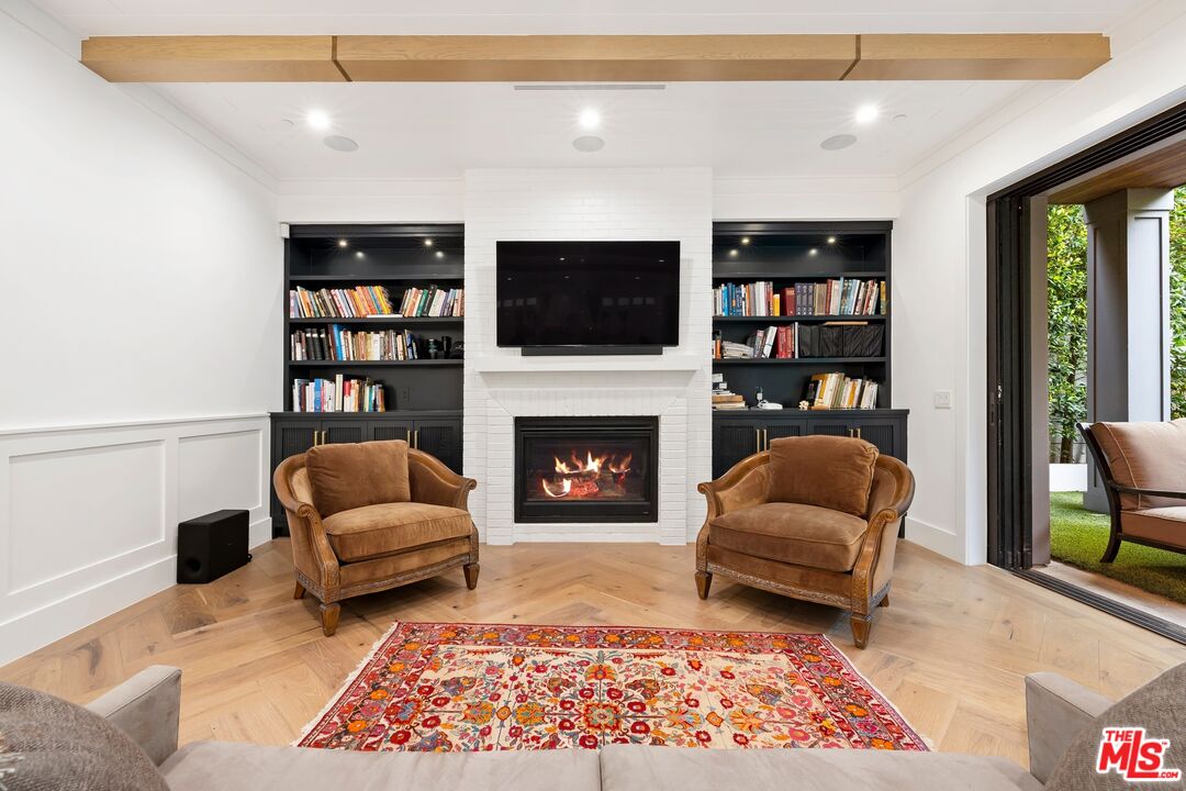 833 N Sierra Bonita Ave