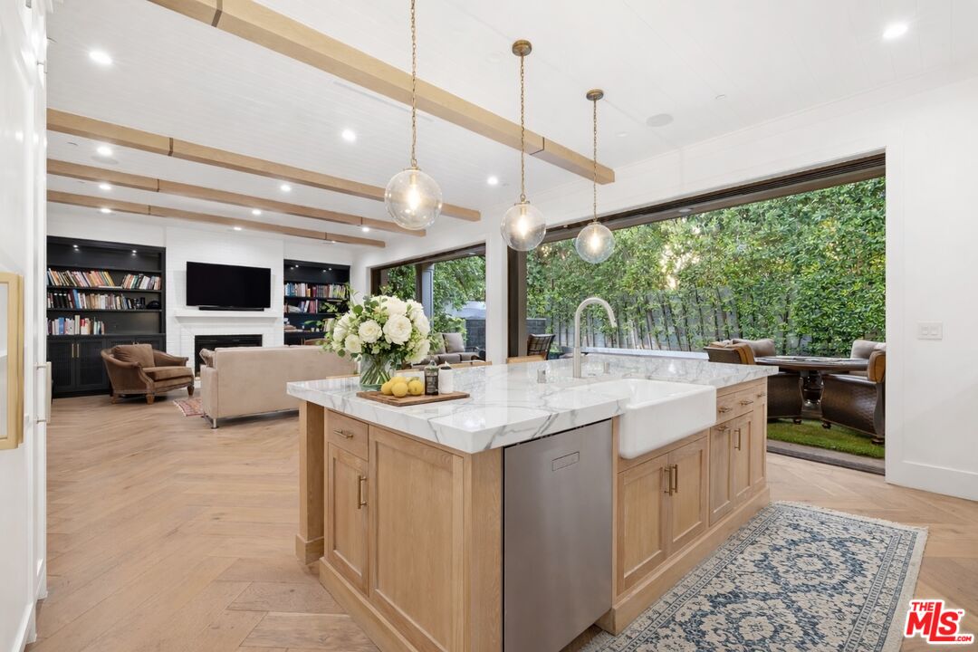 833 N Sierra Bonita Ave