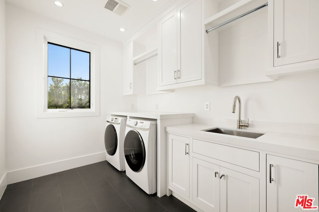 833 N Sierra Bonita Ave